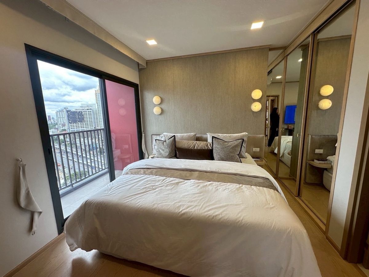 ขายคอนโดพระราม 9 เพชรบุรีตัดใหม่ RCA : 𝟐นอนห้องใหญ่ การันตีราคาดีที่สุด ล็อกตำแหน่งสวย ส่วนลดจัดเต็ม 𝗧𝗵𝗲 𝗯𝗮𝘀𝗲 𝘂𝗿𝗯𝗮𝗻 𝗿𝗮𝗺𝗮𝟵 รอบ𝐄𝐱𝐜𝐥𝐮𝐬𝐢𝐯𝐞 ล็อกให้ทุกดีล 📱โทร 𝟬𝟵𝟮-𝟴𝟬𝟴-𝟴𝟴𝟵𝟵