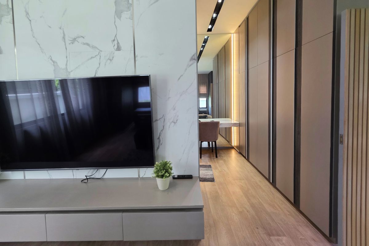 HousePattanakan, Srinakarin : 3 -story luxury house for sale on Krungthep Kreetha Road Grand Bangkok Boulevard opposite Wellington College