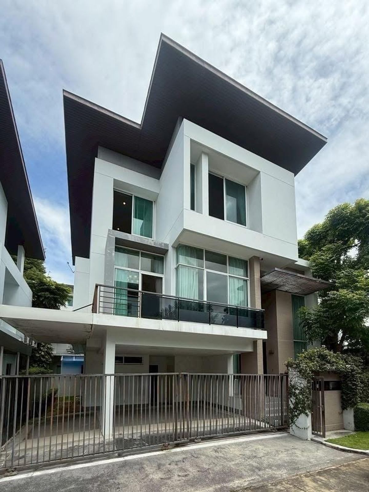 For SaleHousePattanakan, Srinakarin : NIRVANA Ramkhamhaeng is full of beautiful, next to Rama 9 Road.