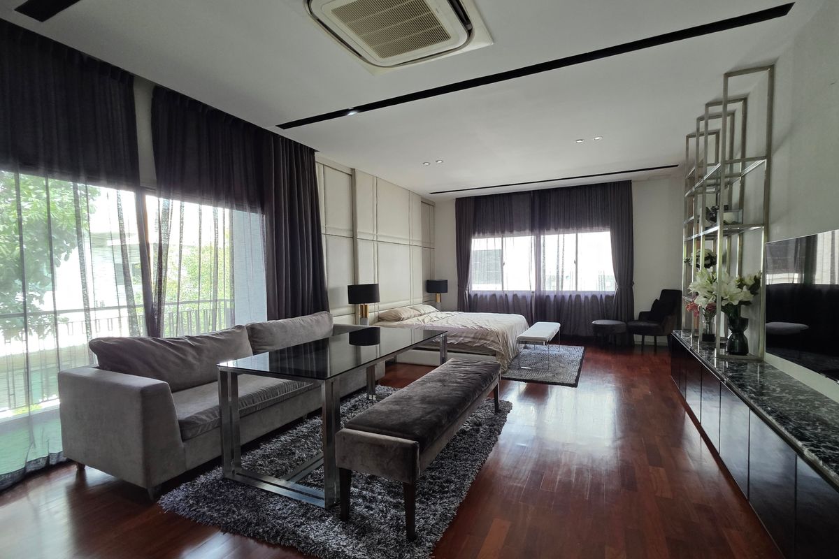 HousePattanakan, Srinakarin : 3 -story luxury house for sale on Krungthep Kreetha Road Grand Bangkok Boulevard opposite Wellington College
