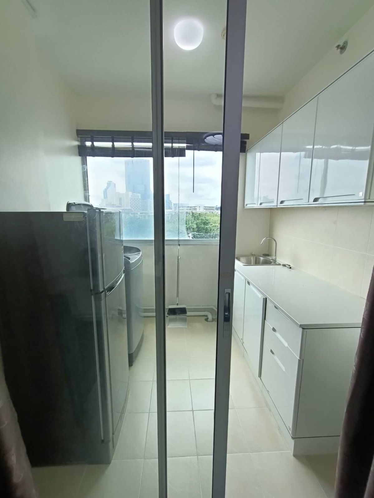 For RentCondoPattanakan, Srinakarin : Condo for rent, Supalai Park, Srinakarin, all new furniture  Complete ready to be next to the train 💫