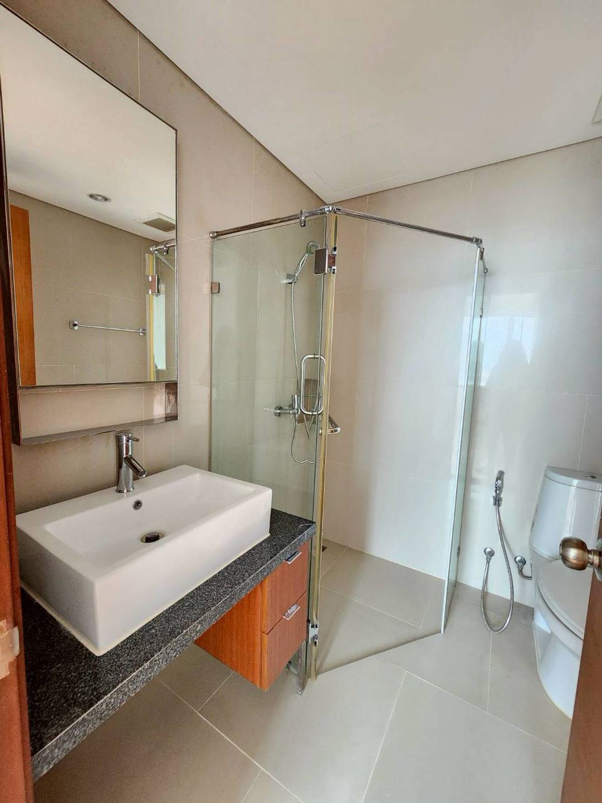 ขายคอนโดวงเวียนใหญ่ เจริญนคร : ขาย!! คอนโด วิลล่า สาทร ใกล้ BTS กรุงธนบุรี ชั้นสูง วิวเมือง