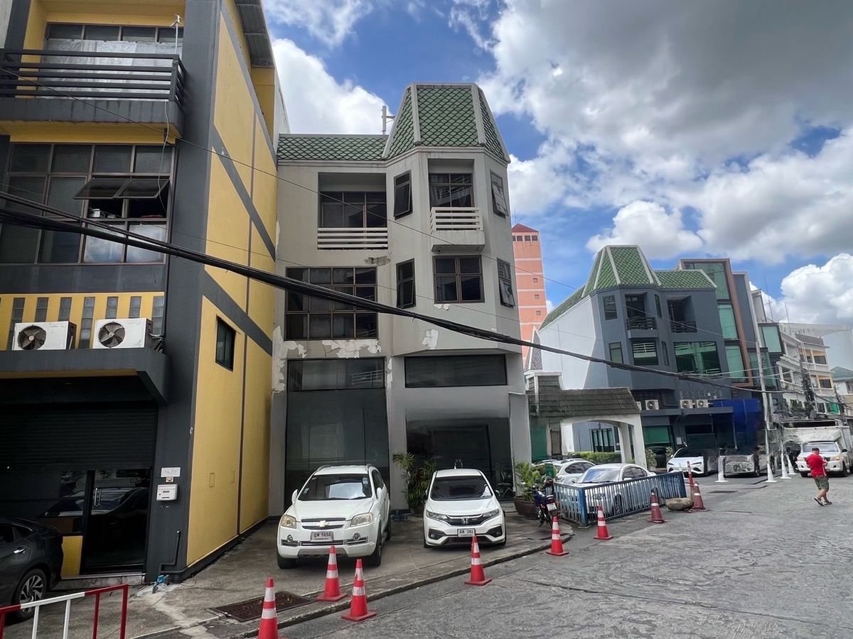 ให้เช่าสำนักงานเกษตรศาสตร์ รัชโยธิน : ให้เช่า ตึกสำงาน 4 ชั้น งามวงศ์วาน - วิภาวดี ตรงข้าม มหาวิทยาลัย เกษตรศาสตร์ บางเขน ใกล้ รถไฟฟ้า สายสีเขียว และสายสีแดง มีที่จอดรถ หาของกินง่าย ราคาย่อมเยาว์
