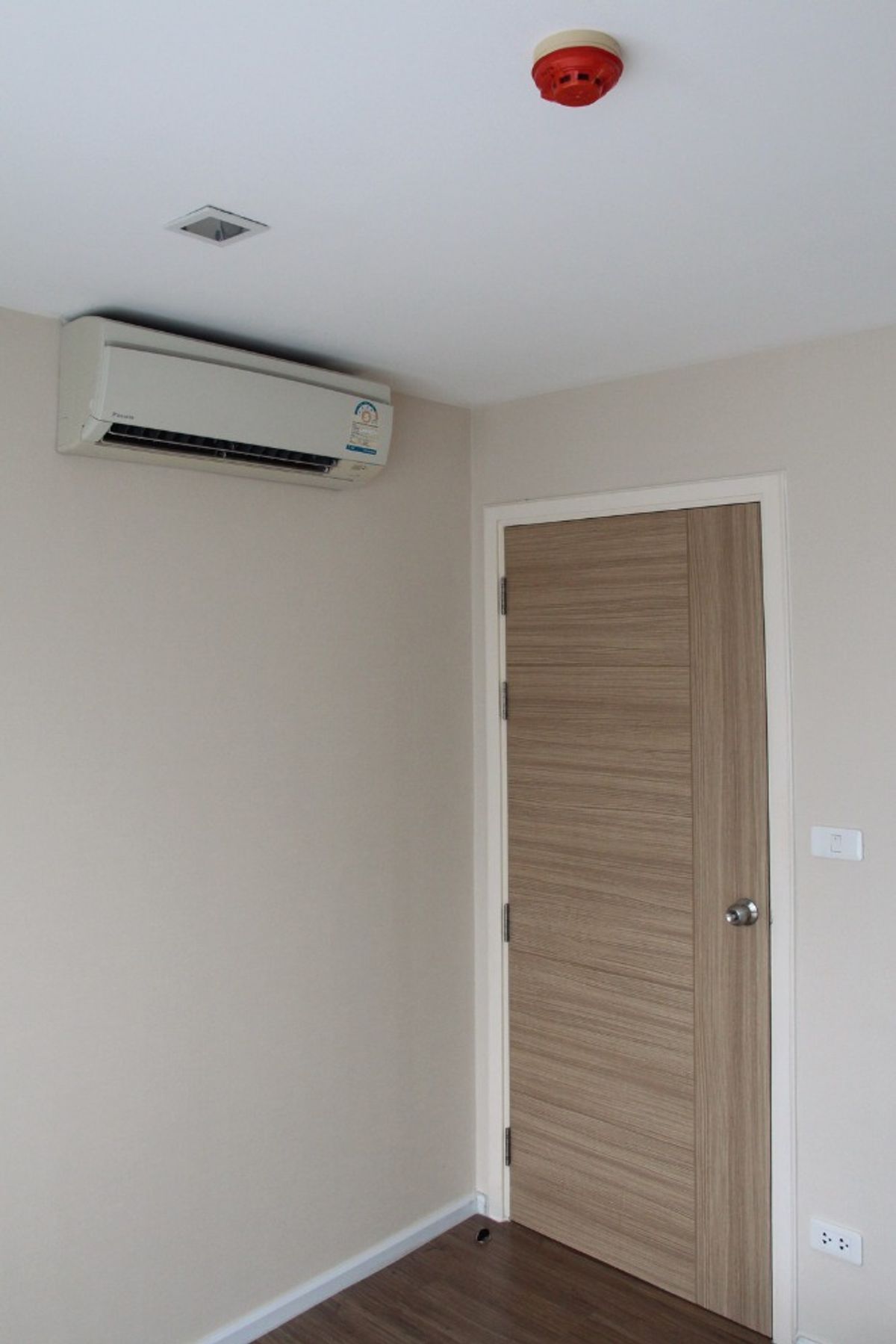 ขายคอนโดอ่อนนุช อุดมสุข : ขายด่วน ✨ B Republic ✨ เฟอร์นิเจอร์ และ เครื่องใช้ไฟฟ้าครบ ใกล้ BTS ปุณณวิถี