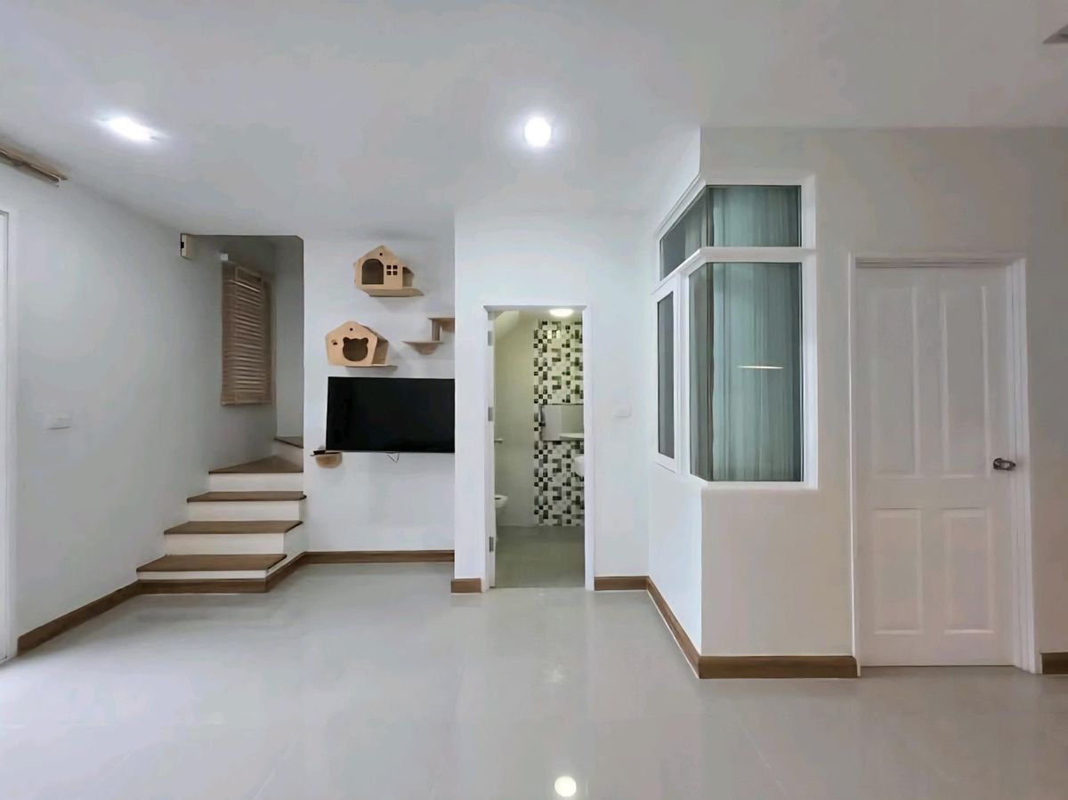 ให้เช่าทาวน์โฮมท่าพระ ตลาดพลู วุฒากาศ : โกลเด้นทาวน์ สาทร-กัลปพฤกษ์ 🏡
🔥ราคา 23,500/เดือน🔥
📍 ทำเลดี เดินทางสะดวก ใกล้ BTS วุฒากาศ