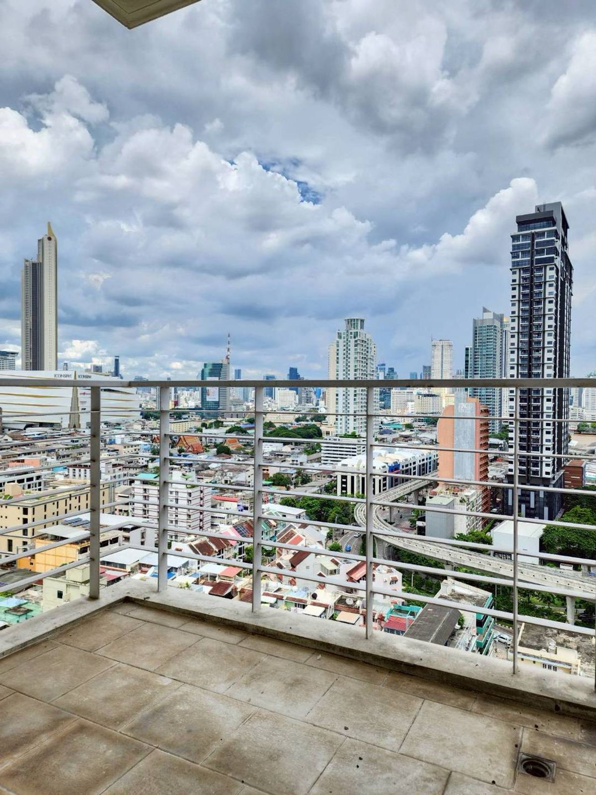 ขายคอนโดวงเวียนใหญ่ เจริญนคร : ขาย!! คอนโด วิลล่า สาทร ใกล้ BTS กรุงธนบุรี ชั้นสูง วิวเมือง