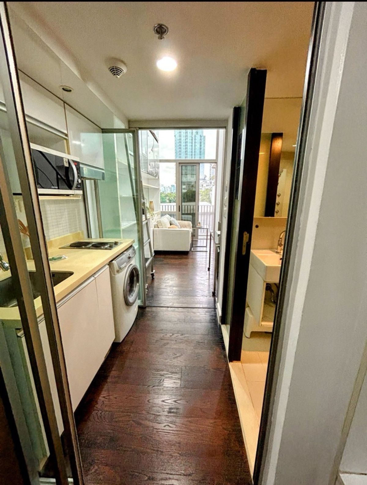For SaleCondoSukhumvit, Asoke, Thonglor : 📢👇Available 11 January 2026, Yield 6.5%, pet friendly Duplex unit with a great unblocked view, fully furnished, nice decoration. 