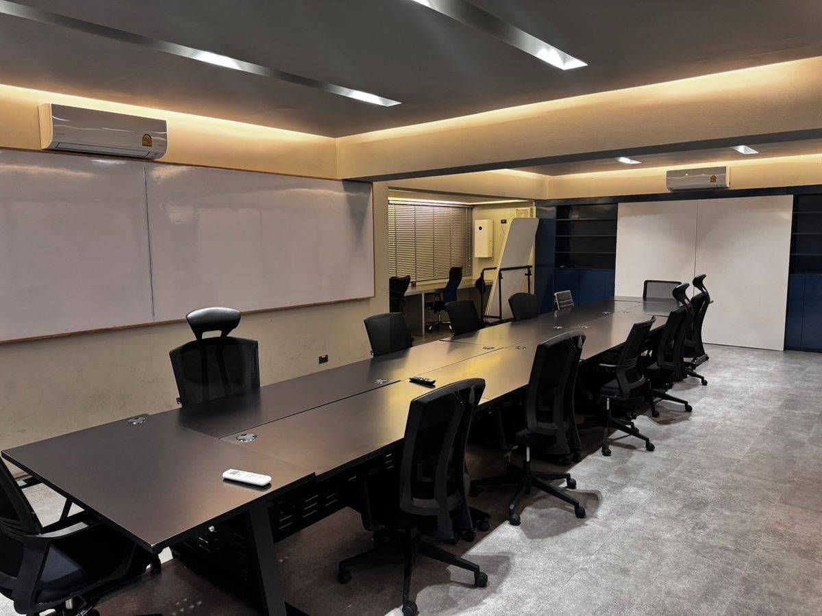 For RentOfficeRama9, Petchburi, RCA : Office and residence in the same place! Reflect your success and leadership. Sell/rent Stand-Alone Office Building 5 layers.