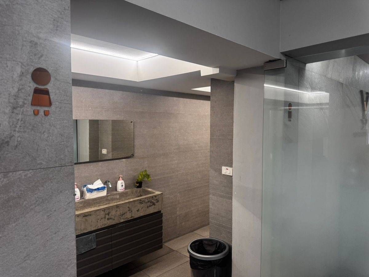 For RentOfficeRama9, Petchburi, RCA : Office and residence in the same place! Reflect your success and leadership. Sell/rent Stand-Alone Office Building 5 layers.