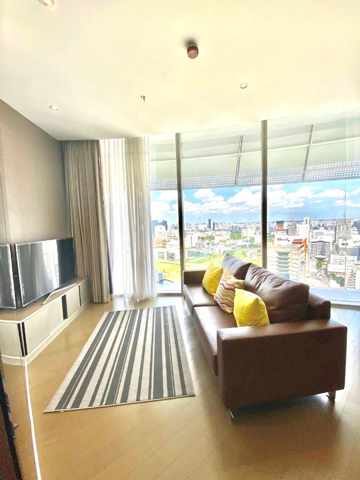 ให้เช่าคอนโดวิทยุ ชิดลม หลังสวน : +++เช่าด่วน+++ Magnolias Ratchadamri Boulevard**2  ห้องนอน 86  ตร.ม. พร้อมอยู่