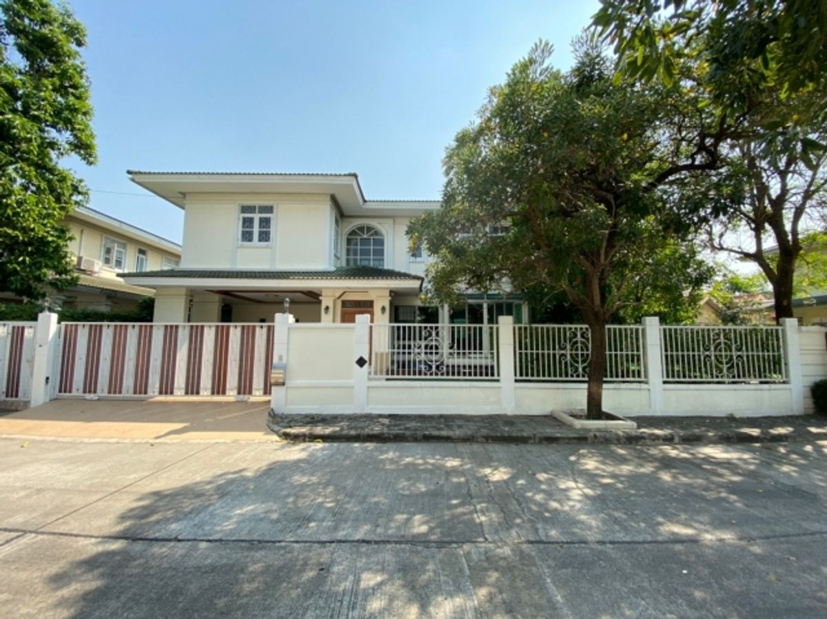 For RentHouseLadprao, Central Ladprao : Urgent rent! 2 storey detached house, Lat Phrao 2 Village, Pradit Manutham Road Along the Ekkamai Ram Inthra Soi Yothin Phatthana 102 sq.w. 320 sqm. 3 bedrooms, 3 bathrooms, after Chic Republic
