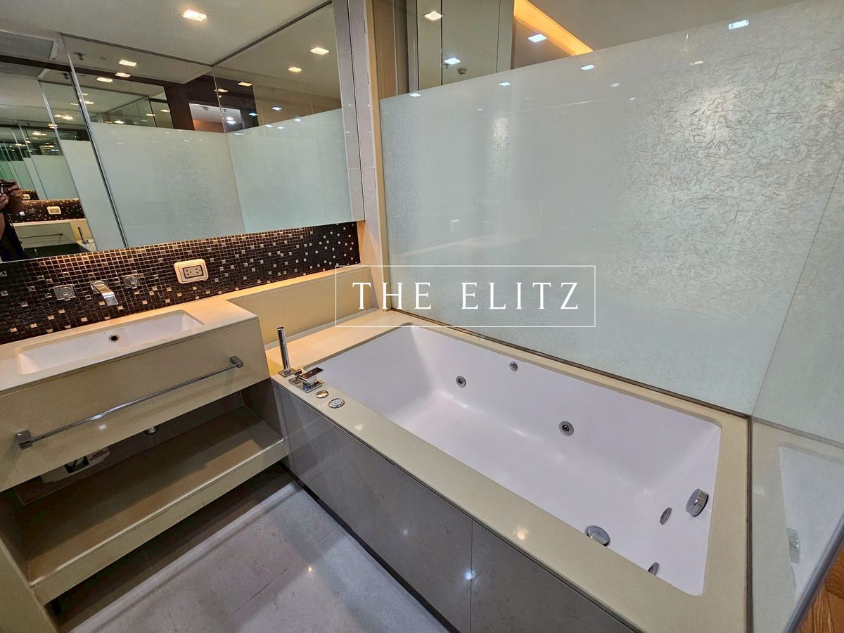 For RentCondoSathorn, Narathiwat : ✨ Rare Unit the Address Sathorn, good location, pleasing price 💯