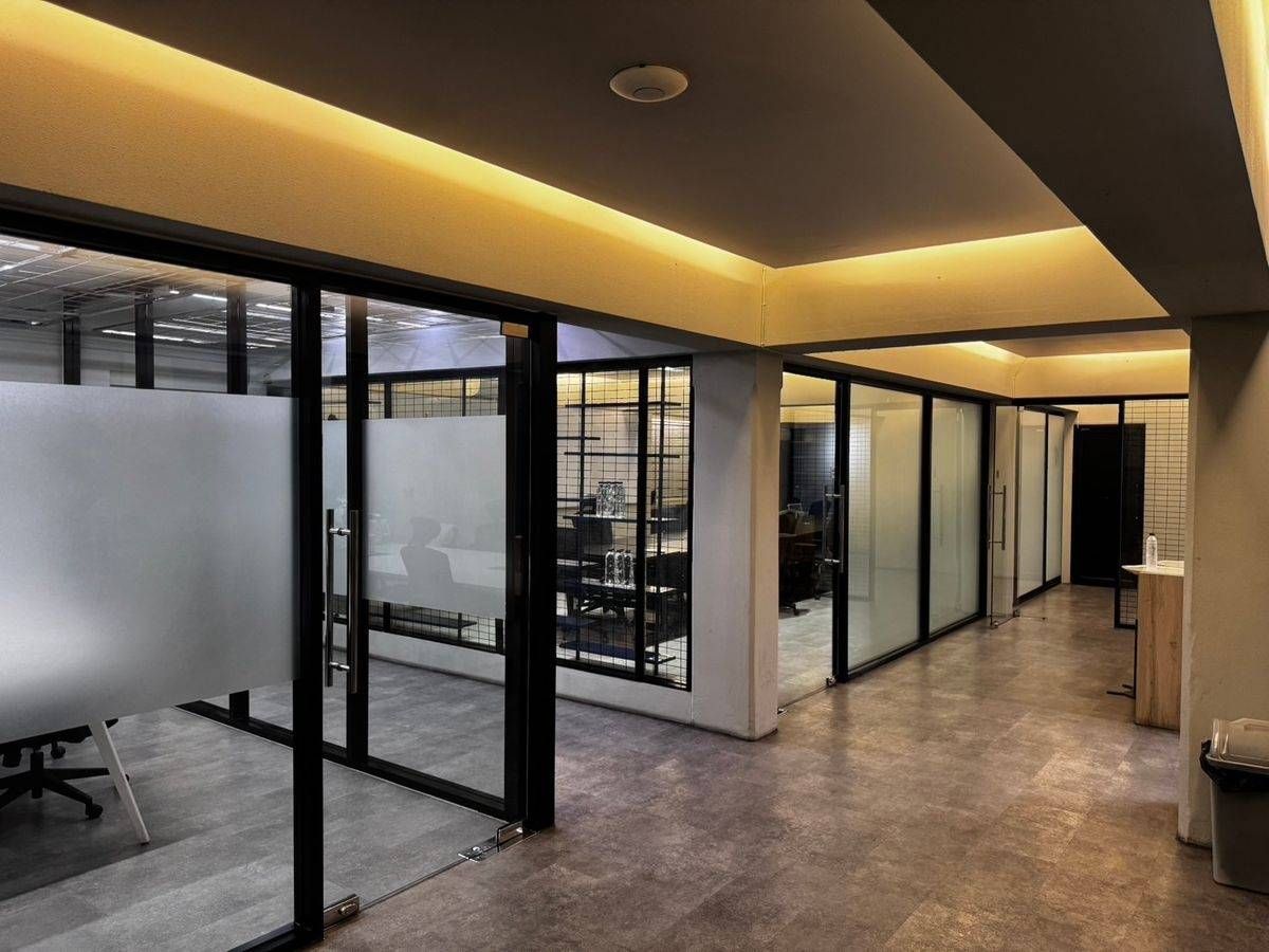 For RentOfficeRama9, Petchburi, RCA : Office and residence in the same place! Reflect your success and leadership. Sell/rent Stand-Alone Office Building 5 layers.