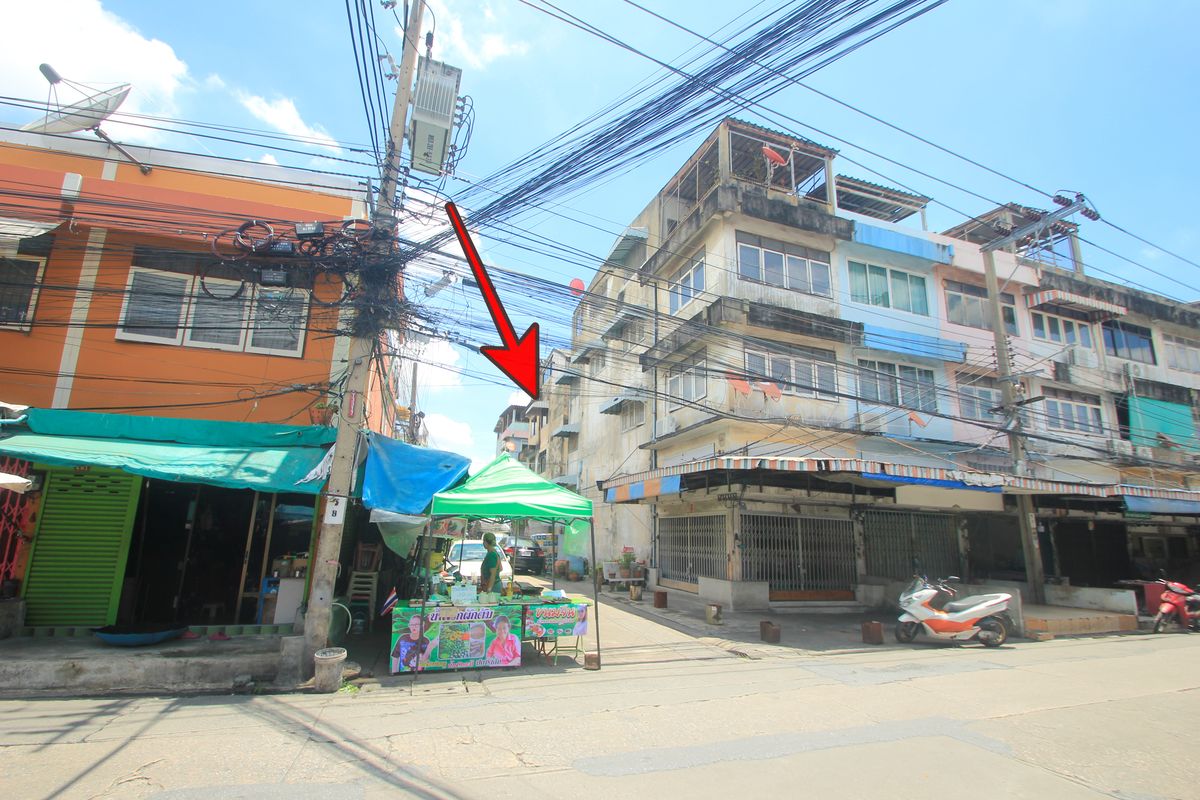 For SaleShop HouseRathburana, Suksawat : Commercial Building, Rama 2, Soi 11, O EA Market, Rama 9 Expressway Seen Tara Rama 2, corner room, 3 rooms, 40 meters, location, trading, opening offices, making dormitory, convenient to travel in many directions.