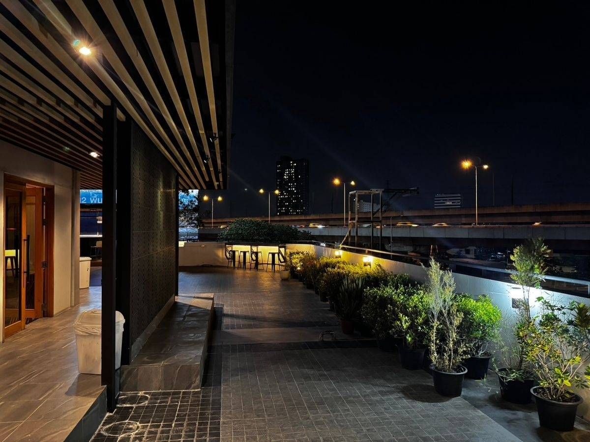 For RentOfficeRama9, Petchburi, RCA : Office and residence in the same place! Reflect your success and leadership. Sell/rent Stand-Alone Office Building 5 layers.