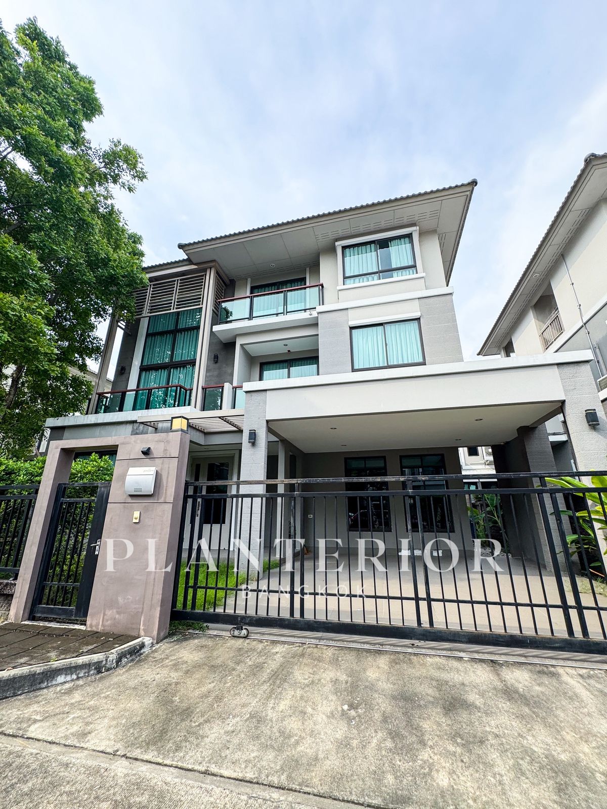 For RentHouseNawamin, Ramindra : 📌 Hot Deal! Luxury 3-Storey House
