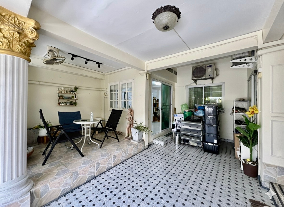 ขายบ้านรามคำแหง หัวหมาก : ขายบ้านเดี่ยว รีโนเวทใหม่ทั้งหลัง หมู่บ้านกิตตินิเวศน์ ซอยรามคำแหง 68 บ้านขนาดใหญ่ ทำเลดี พื้นที่ใช้สอยกว้าง เหมาะสำหรับอยู่อาศัยหรือทำโฮมออฟฟิศ