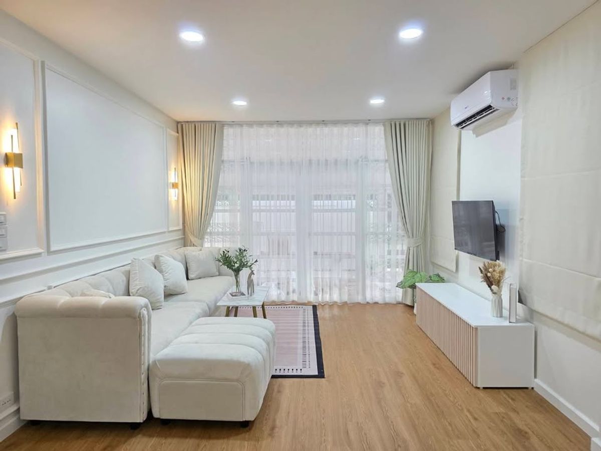 For RentHouseRatchadapisek, Huaikwang, Suttisan : Single House for rent Luxuriously decorated Fully furnished Ready to move in - Huai Khwang 