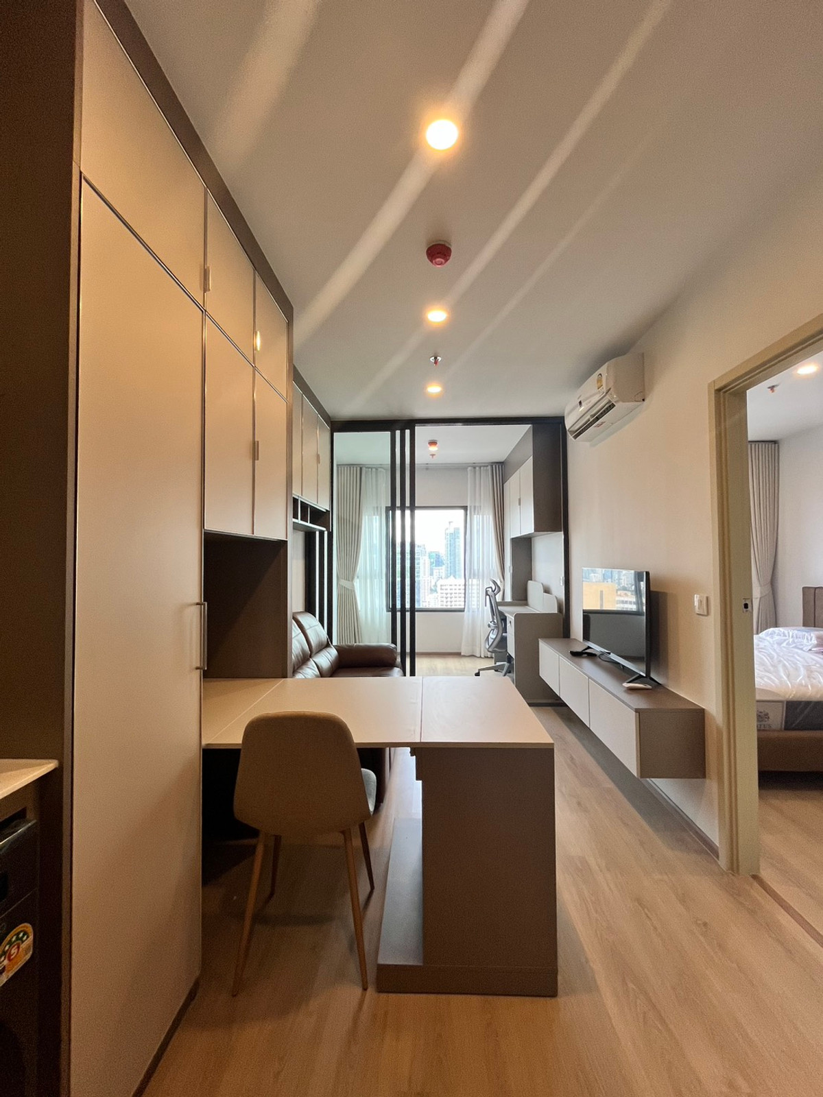 (For Rent) Life Rama 4 - Asoke, near MRT, Queen Sirikit National Convention Center Loading...