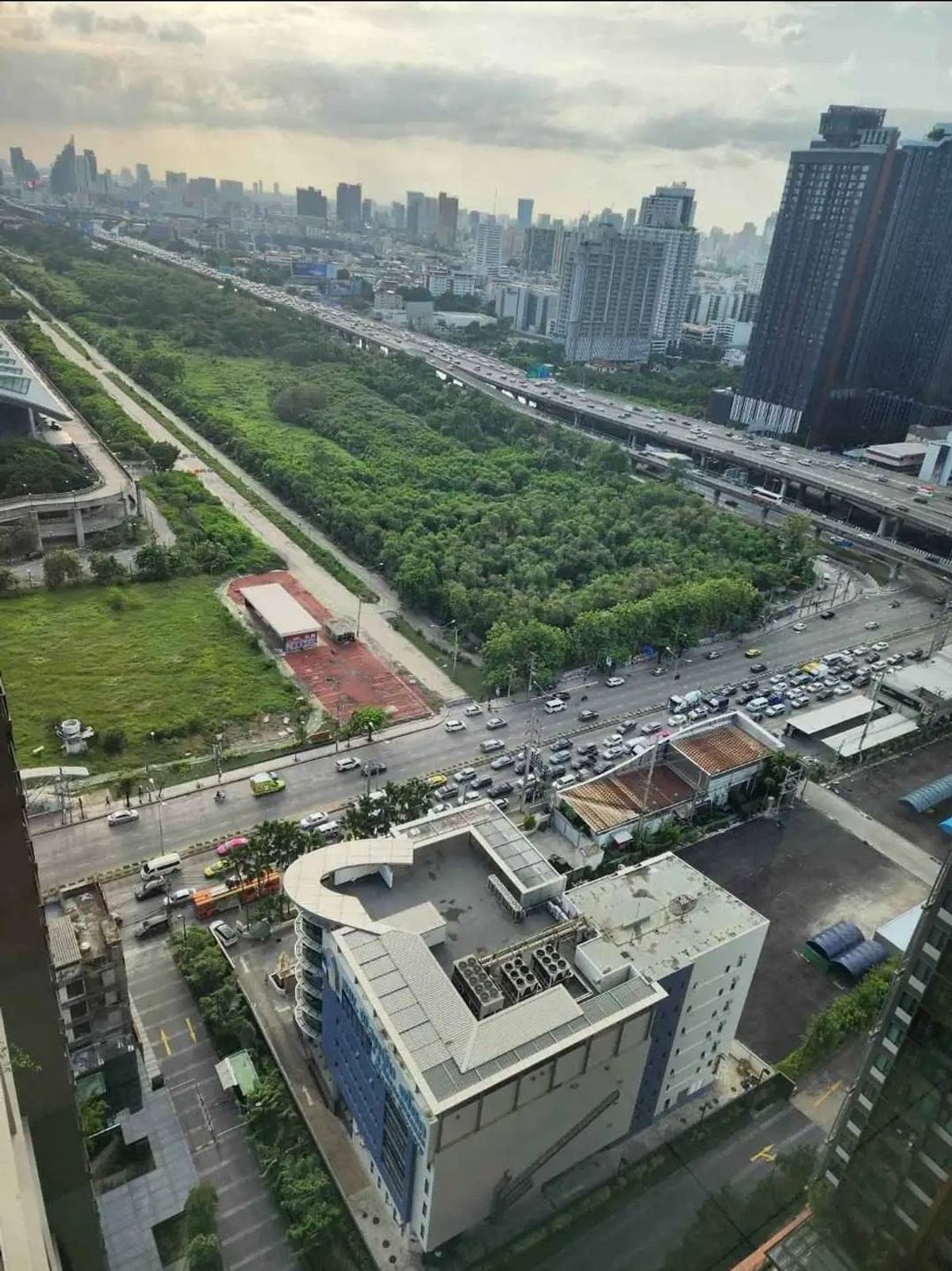 ให้เช่าคอนโดพระราม 9 เพชรบุรีตัดใหม่ RCA : 💥ST-8621💥ว่าง ให้ เช่า  ไลฟ์ อโศก 👉แอดไลน์ @seecondo 