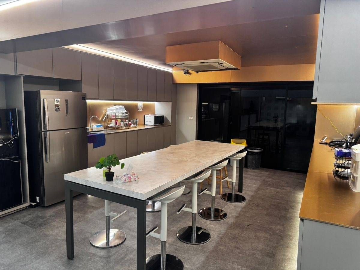 For RentOfficeRama9, Petchburi, RCA : Office and residence in the same place! Reflect your success and leadership. Sell/rent Stand-Alone Office Building 5 layers.