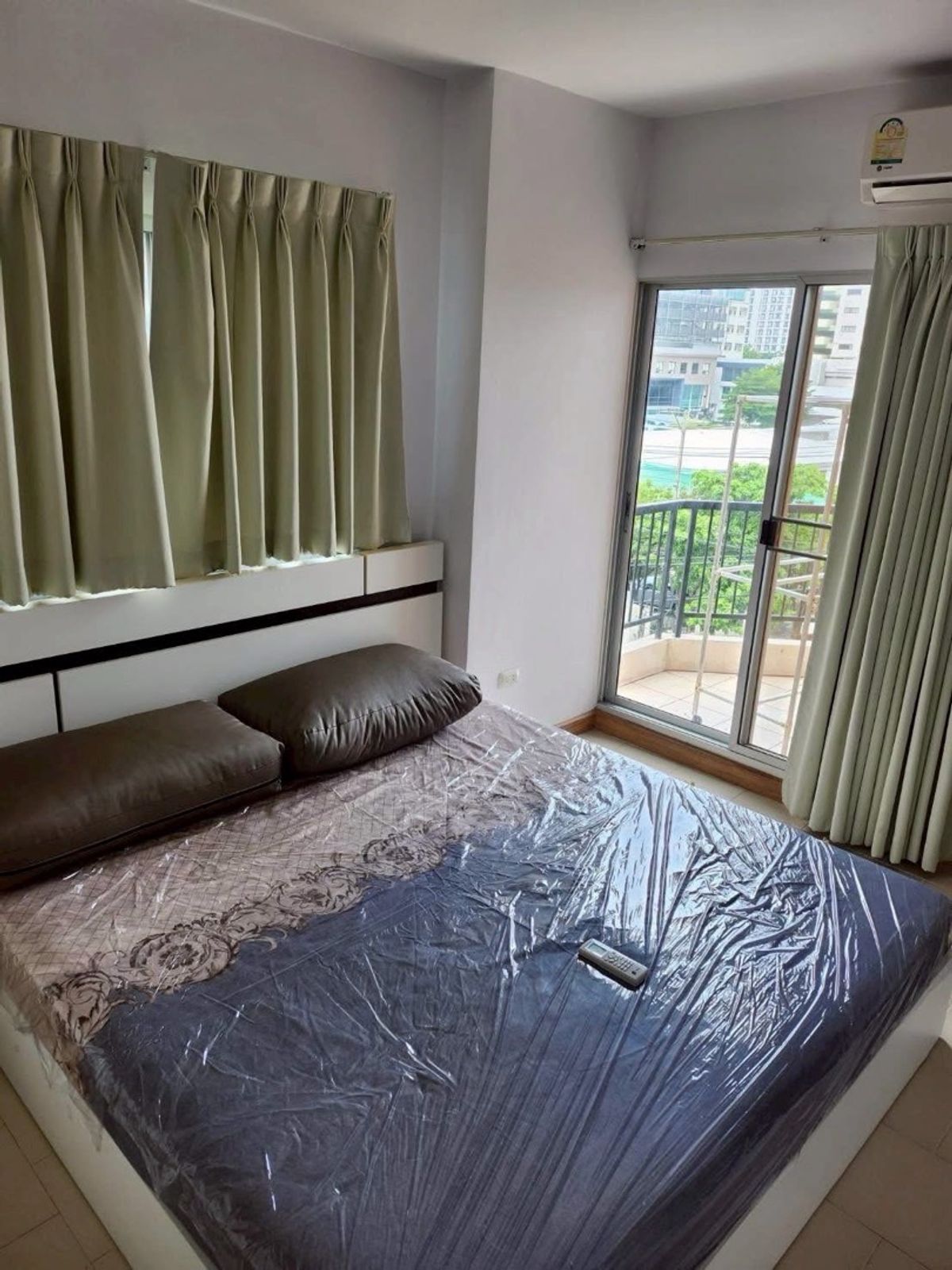 ให้เช่าคอนโดบางนา แบริ่ง ลาซาล : FOR RENT: City Home Condo, Srinakarin
Budget Room & Affordable Corner Unit ✅

Type: Condo
Rooms: 1 Bedroom / 1 Bathroom
Size: 32 Sq.m.
Floor: 5th
Rent: 7,000 THB/month
