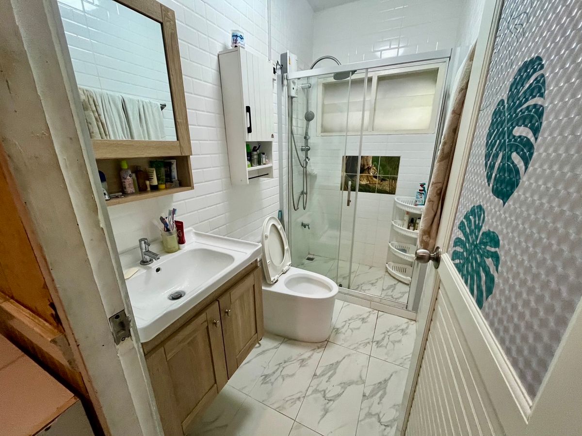 ขายบ้านรามคำแหง หัวหมาก : ขายบ้านเดี่ยว รีโนเวทใหม่ทั้งหลัง หมู่บ้านกิตตินิเวศน์ ซอยรามคำแหง 68 บ้านขนาดใหญ่ ทำเลดี พื้นที่ใช้สอยกว้าง เหมาะสำหรับอยู่อาศัยหรือทำโฮมออฟฟิศ