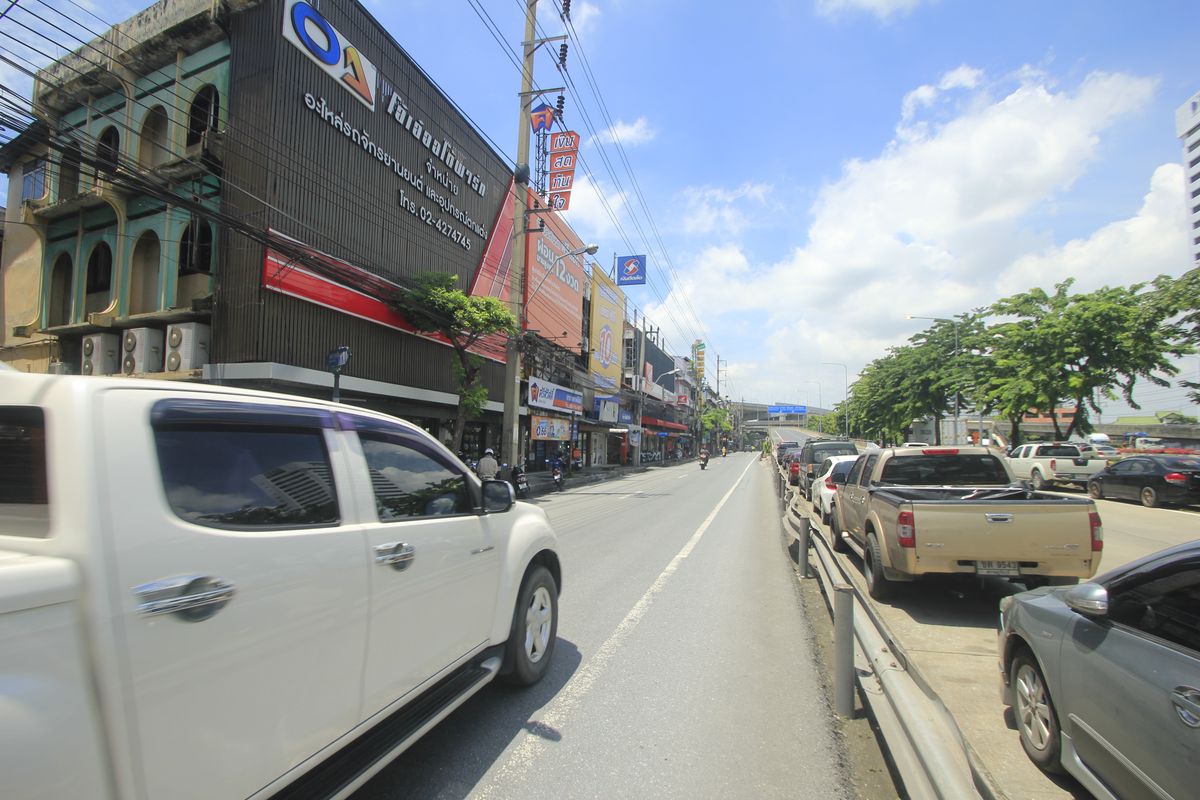 For SaleShop HouseRathburana, Suksawat : Commercial Building, Rama 2, Soi 11, O EA Market, Rama 9 Expressway Seen Tara Rama 2, corner room, 3 rooms, 40 meters, location, trading, opening offices, making dormitory, convenient to travel in many directions.