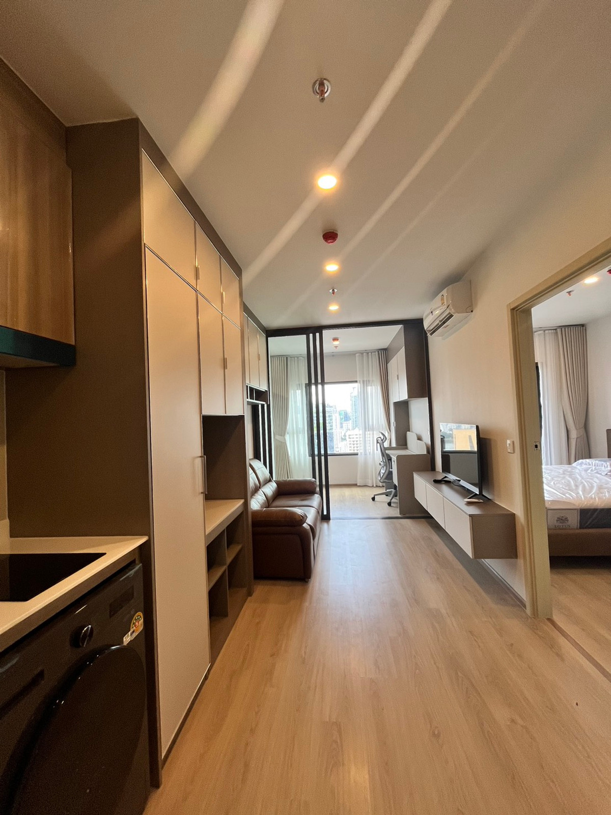 (For Rent) Life Rama 4 - Asoke, near MRT, Queen Sirikit National Convention Center Loading...