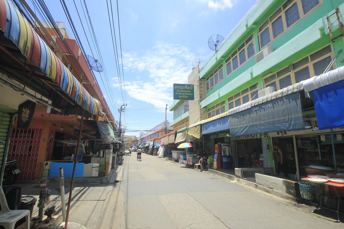 For SaleShop HouseRathburana, Suksawat : Commercial Building, Rama 2, Soi 11, O EA Market, Rama 9 Expressway Seen Tara Rama 2, corner room, 3 rooms, 40 meters, location, trading, opening offices, making dormitory, convenient to travel in many directions.