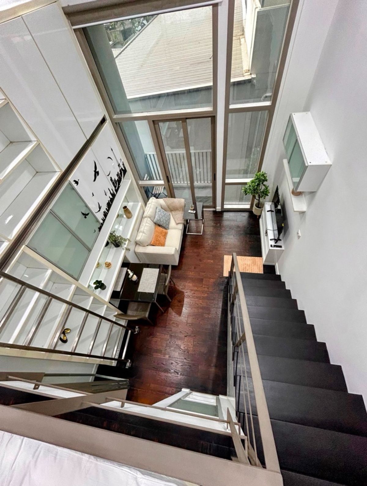 For SaleCondoSukhumvit, Asoke, Thonglor : 📢👇Available 11 January 2026, Yield 6.5%, pet friendly Duplex unit with a great unblocked view, fully furnished, nice decoration. 