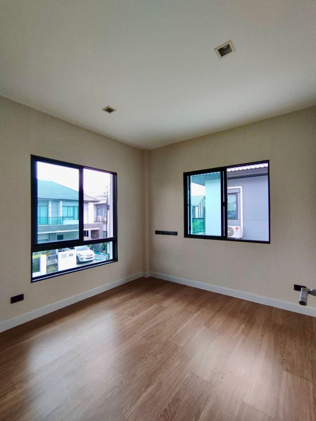 For SaleHouseSeri Thai, Ramkhamhaeng Nida : For Sale: 2-Storey Detached House – Bangkok Boulevard Ramintra–Serithai A blank home in excellent condition, ready for you to design and decorate to your own style