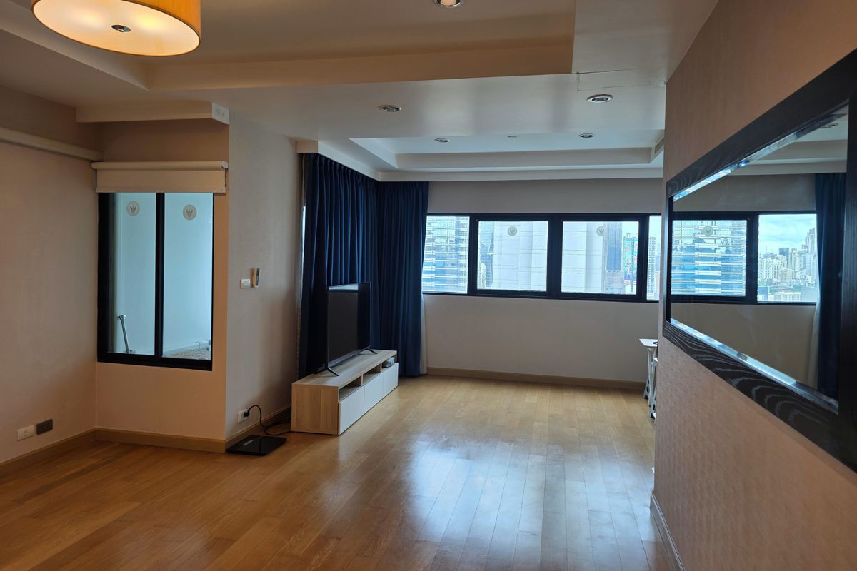 For SaleCondoSathorn, Narathiwat : Best price! condo for sale, corner room in the center of Sathorn, near BTS MRT and office building