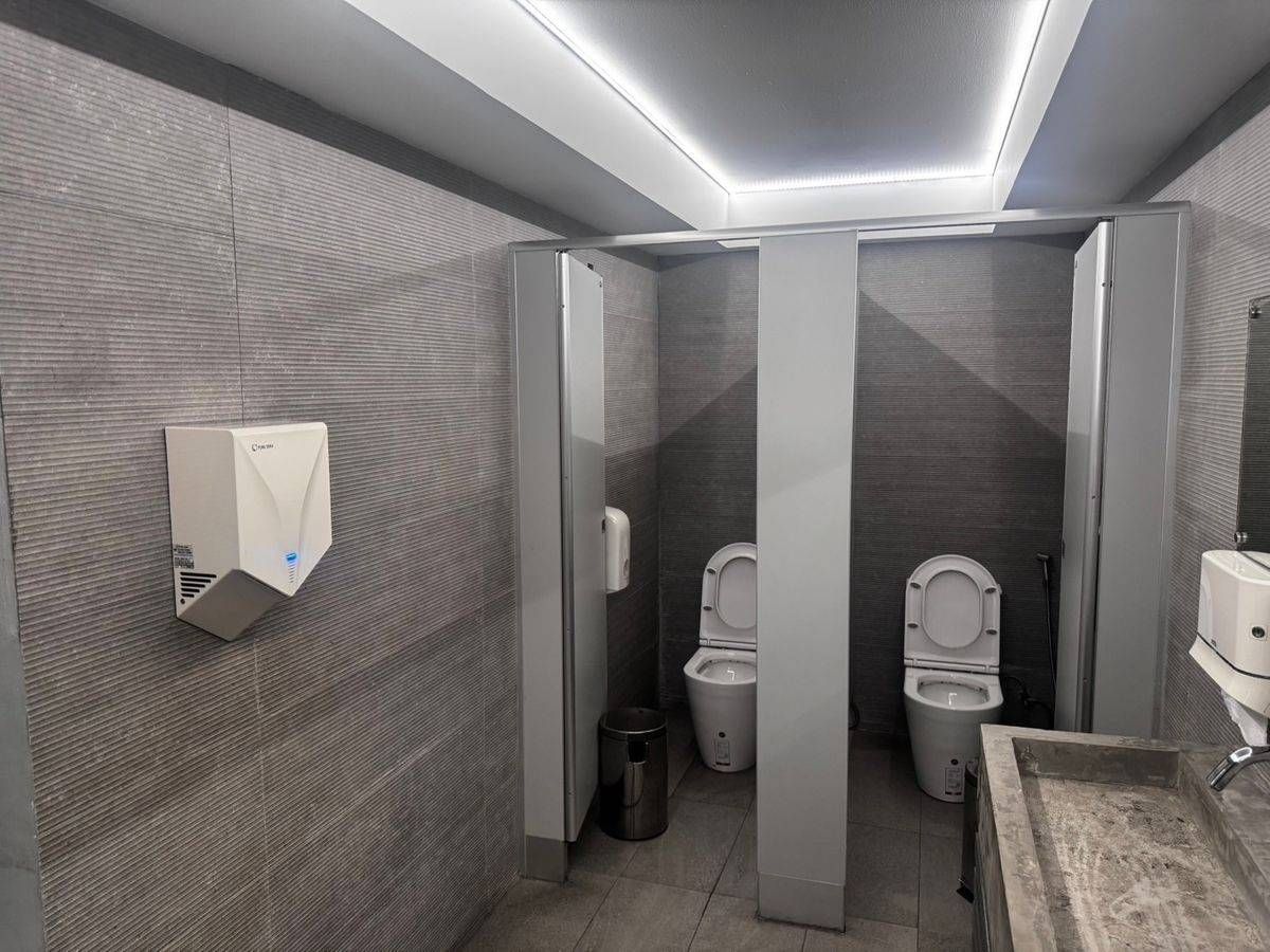 For RentOfficeRama9, Petchburi, RCA : Office and residence in the same place! Reflect your success and leadership. Sell/rent Stand-Alone Office Building 5 layers.