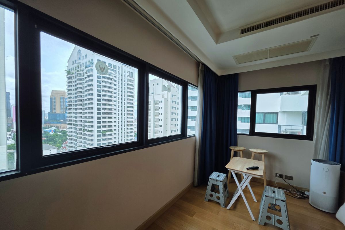 For SaleCondoSathorn, Narathiwat : Best price! condo for sale, corner room in the center of Sathorn, near BTS MRT and office building