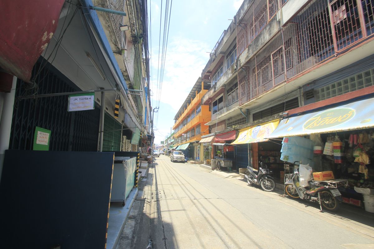 For SaleShop HouseRathburana, Suksawat : Commercial Building, Rama 2, Soi 11, O EA Market, Rama 9 Expressway Seen Tara Rama 2, corner room, 3 rooms, 40 meters, location, trading, opening offices, making dormitory, convenient to travel in many directions.