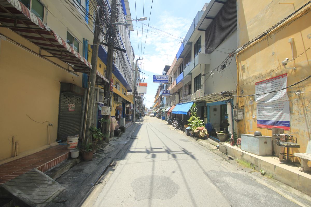 For SaleShop HouseRathburana, Suksawat : Commercial Building, Rama 2, Soi 11, O EA Market, Rama 9 Expressway Seen Tara Rama 2, corner room, 3 rooms, 40 meters, location, trading, opening offices, making dormitory, convenient to travel in many directions.