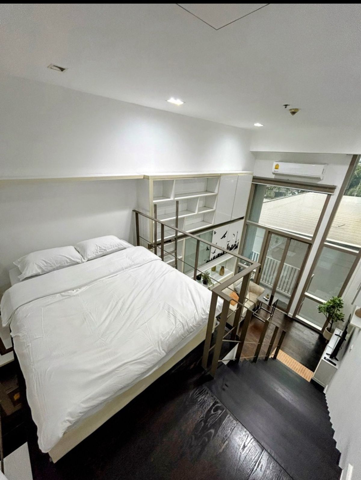 For SaleCondoSukhumvit, Asoke, Thonglor : 📢👇Available 11 January 2026, Yield 6.5%, pet friendly Duplex unit with a great unblocked view, fully furnished, nice decoration. 
