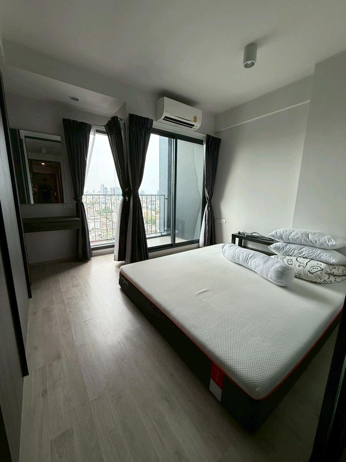 For RentCondoRatchadapisek, Huaikwang, Suttisan : Condo for rent IDEO, Ratchada -Sutthisan, beautiful room, electrical appliances, furniture