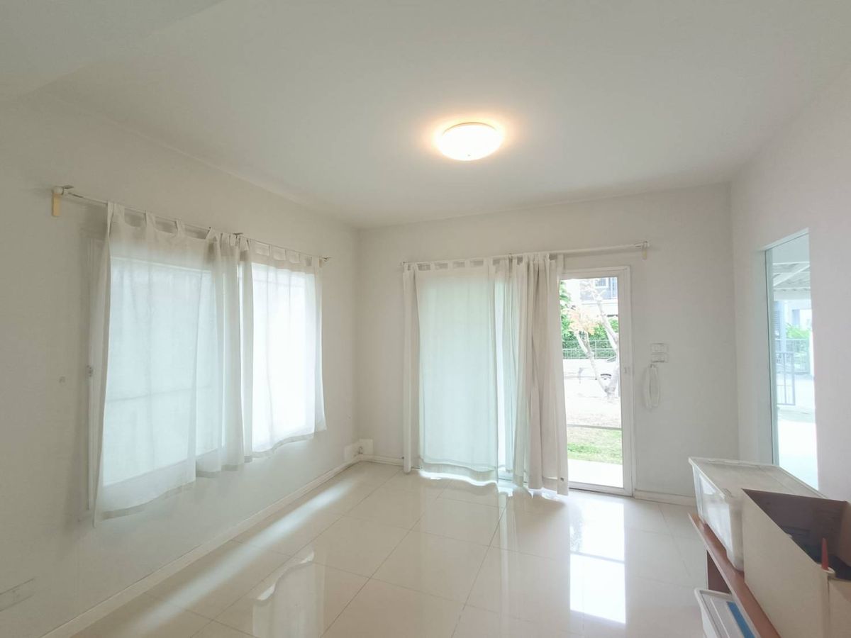 For rent! Single house, Chaiyaphruek Village, Pinklao-Sai 5, perfect location near Mahidol Salaya Loading...