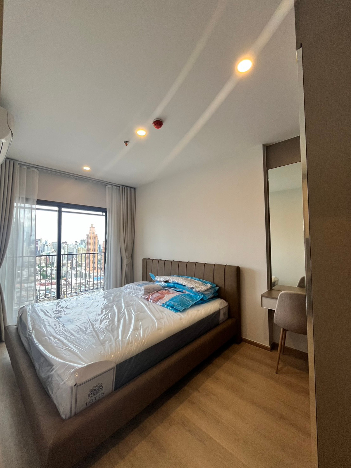 For RentCondoKhlongtoei, Kluaynamthai : (For Rent) Life Rama 4 - Asoke, near MRT, Queen Sirikit National Convention Center