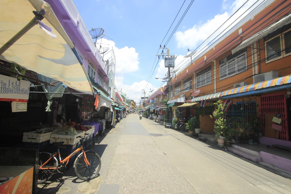 For SaleShop HouseRathburana, Suksawat : Commercial Building, Rama 2, Soi 11, O EA Market, Rama 9 Expressway Seen Tara Rama 2, corner room, 3 rooms, 40 meters, location, trading, opening offices, making dormitory, convenient to travel in many directions.