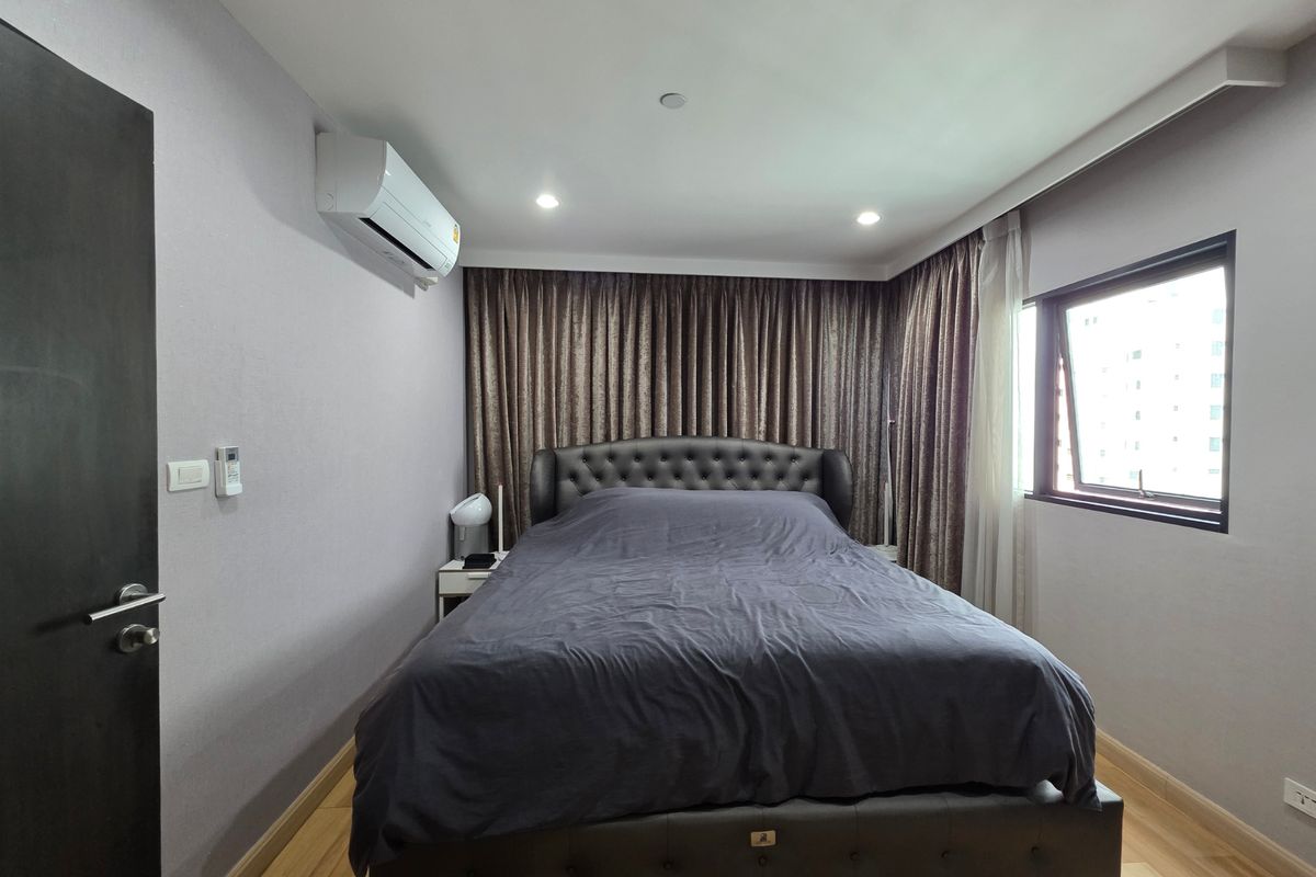 For SaleCondoSathorn, Narathiwat : Best price! condo for sale, corner room in the center of Sathorn, near BTS MRT and office building