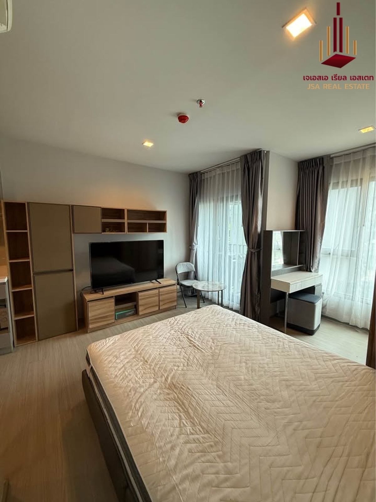 ให้เช่าคอนโดพระราม 9 เพชรบุรีตัดใหม่ RCA : ✨ For Rent: Life Asoke - Rama 9 Condo ✨  💰 Only 15,000 THB/month