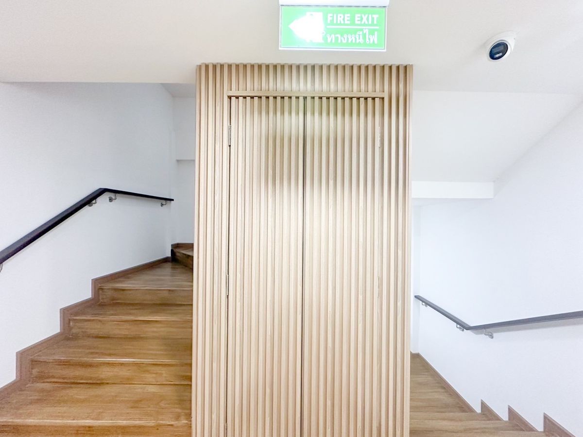 For RentPinklao, Charansanitwong : Line ID: @zimple_asset New Cozy Daily Room Stay ✨ Modern, clean, and safe rooms in a convenient location. Next to Yanhee Hospital, only 180 m from MRT Bang Or