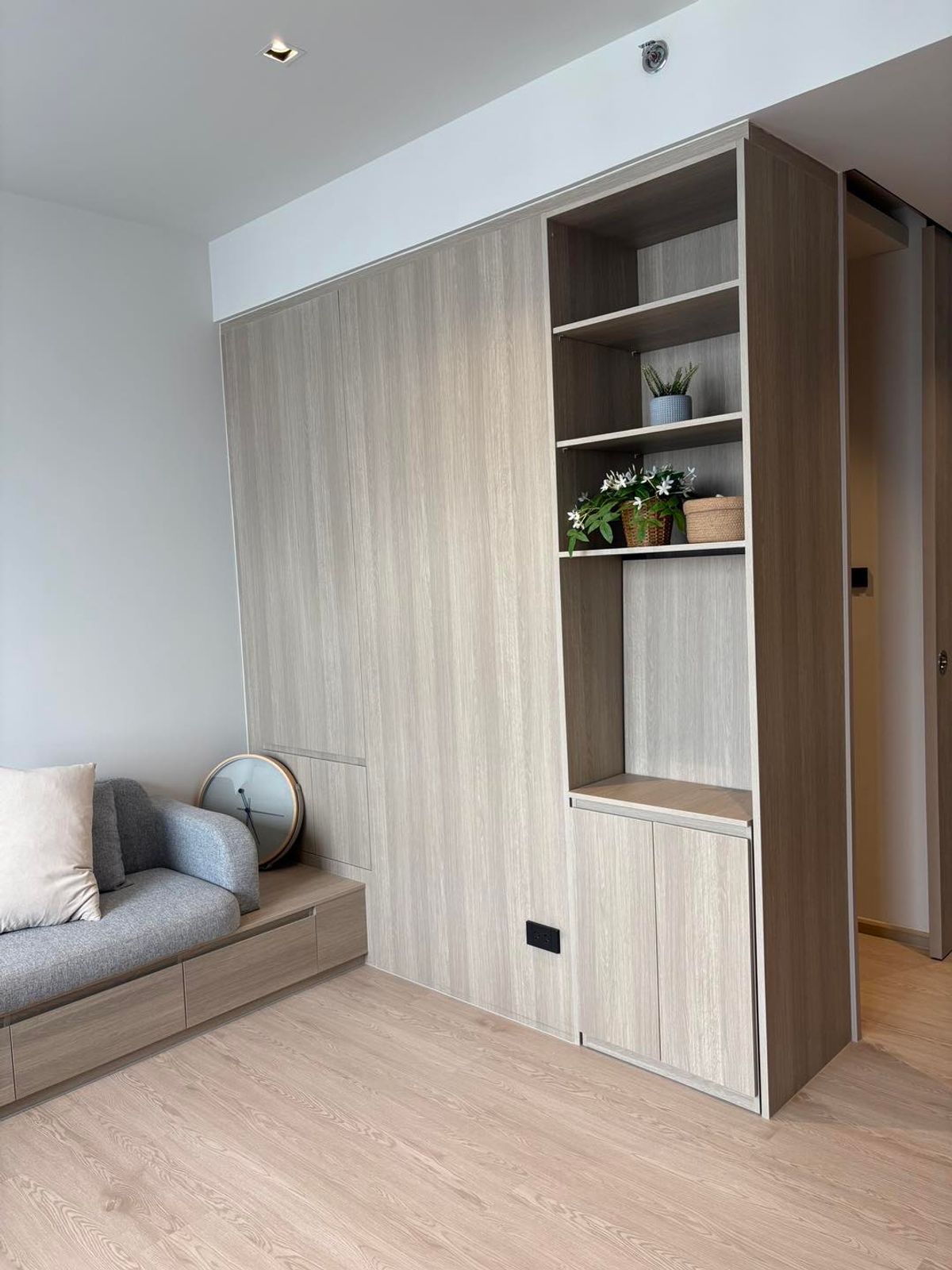 For RentCondoWongwianyai, Charoennakor : Wow !!! Beautiful room for rent. Condo Reference Sathorn-Wongwian Yai