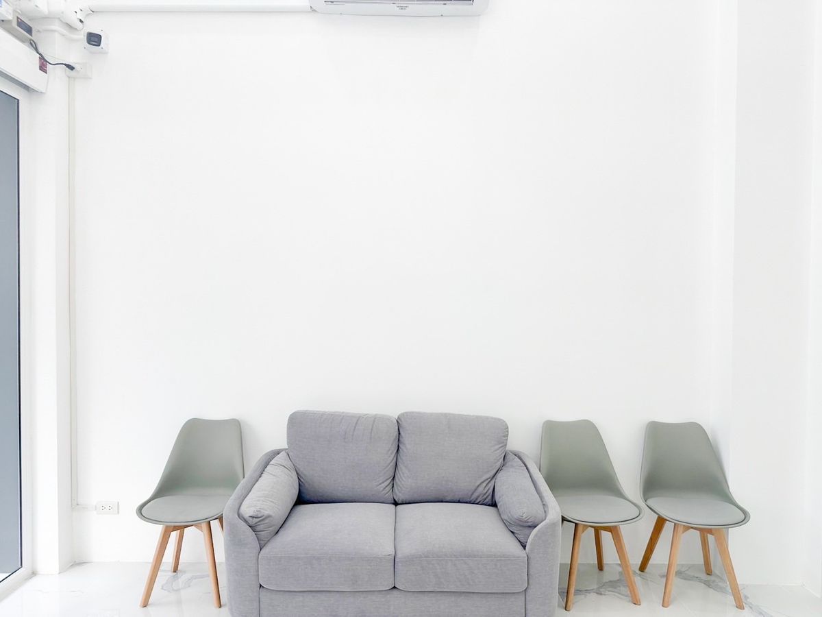 For RentPinklao, Charansanitwong : Line ID: @zimple_asset New Cozy Daily Room Stay ✨ Modern, clean, and safe rooms in a convenient location. Next to Yanhee Hospital, only 180 m from MRT Bang Or