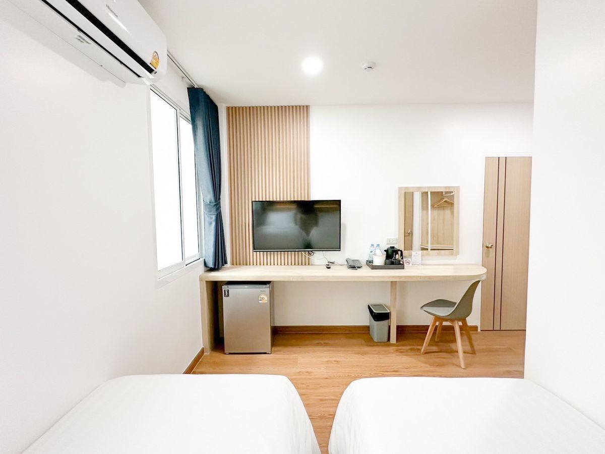 For RentPinklao, Charansanitwong : Line ID: @zimple_asset New Cozy Daily Room Stay ✨ Modern, clean, and safe rooms in a convenient location. Next to Yanhee Hospital, only 180 m from MRT Bang Or