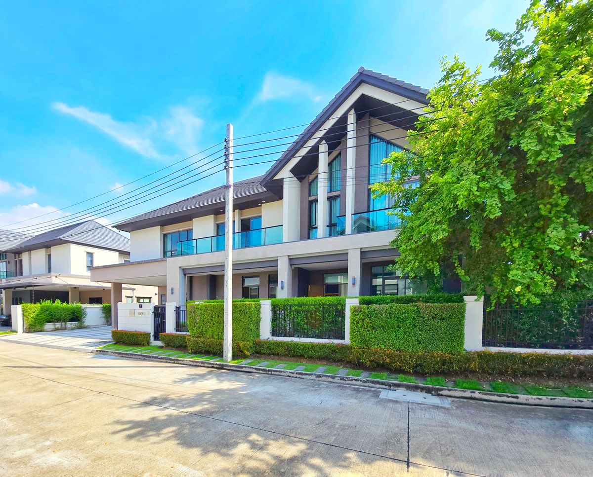 ขายด่วน ม.บางกอก บูเลอวาร์ด ซิกเนเจอร์ สาทร-ราชพฤกษ์ บ้านแปลงมุม ไซส์ใหญ่ 120 ตรว. 538 ตรม. Loading...