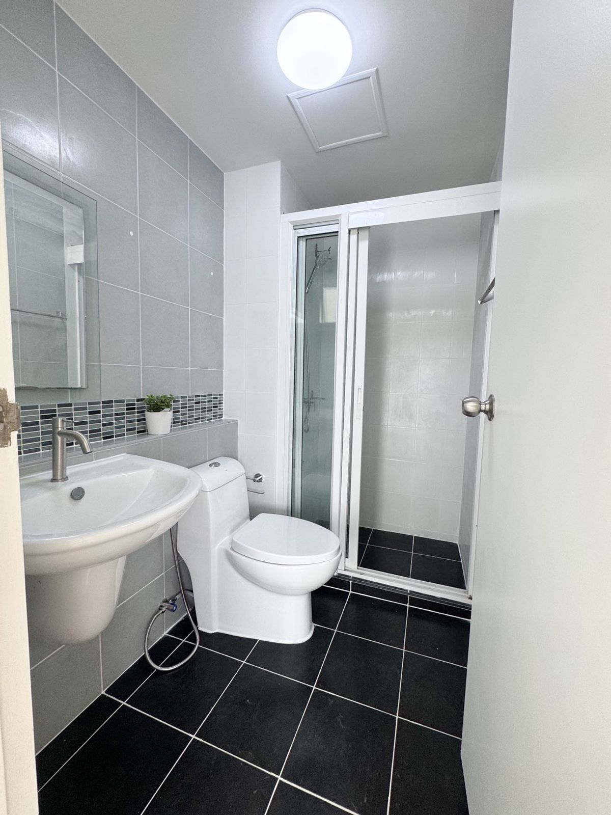 ขายคอนโดนวมินทร์ รามอินทรา : ขาย !! ดีคอนโด รามอินทรา (Dcondo Ramindra)  เฟอร์นิเจอร์ครบ  รถไฟฟ้า สายสีชมพู สถานีวัชรพล